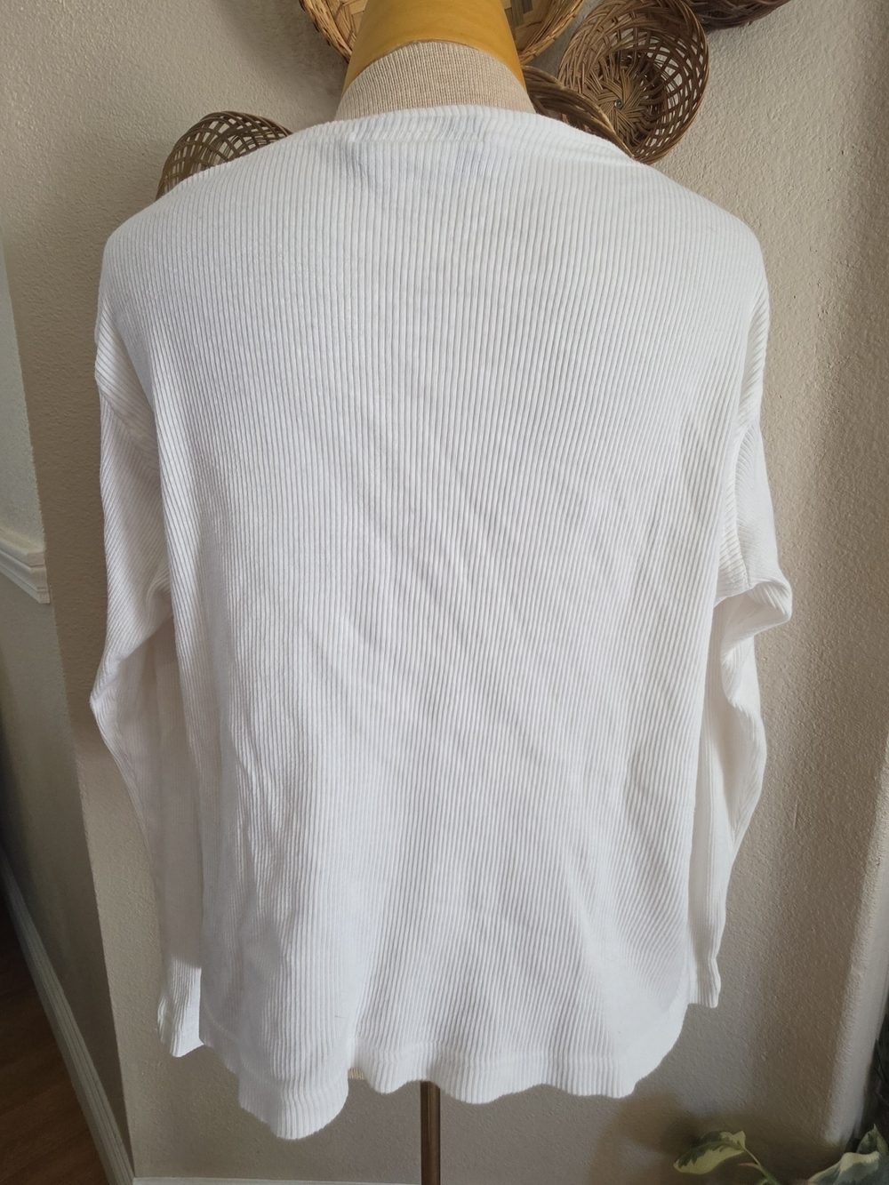 Wrangler White Ribbed V-Neck Button-Front Top - Picture 5 of 7